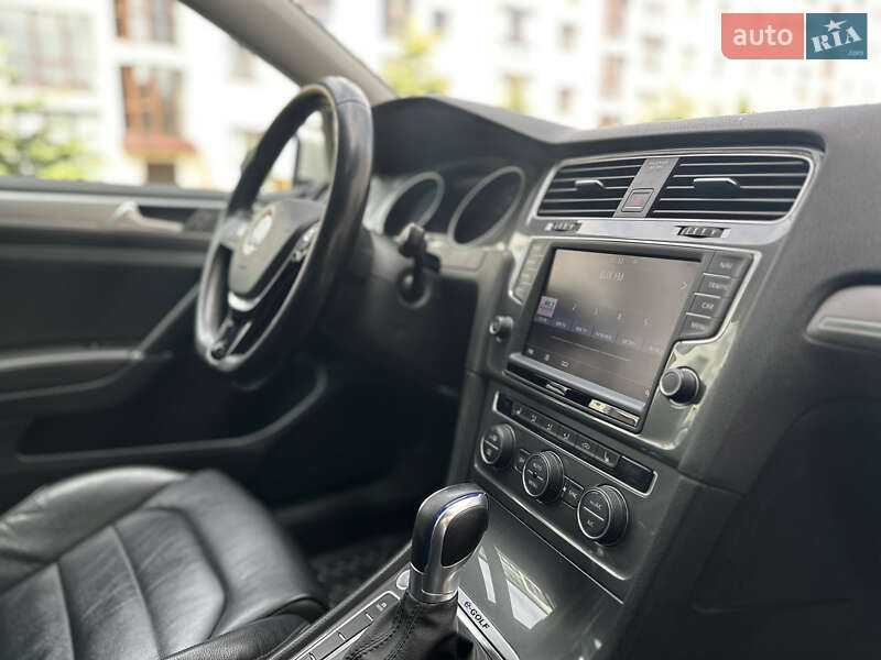 Volkswagen e-Golf 2015