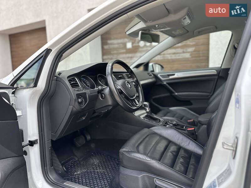 Volkswagen e-Golf 2015