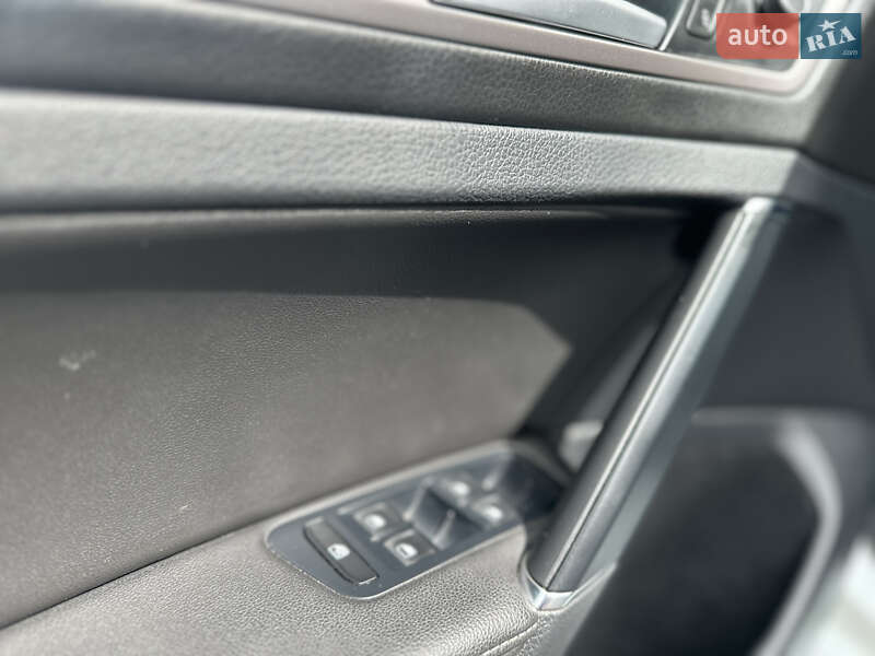 Volkswagen e-Golf 2015