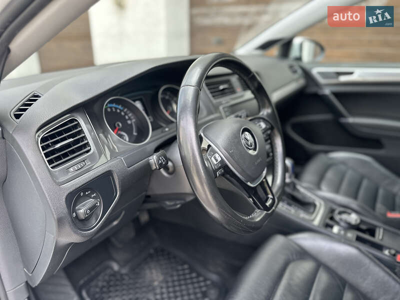 Volkswagen e-Golf 2015