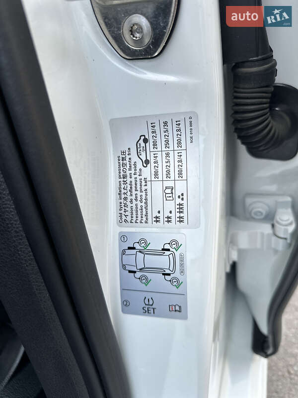 Volkswagen e-Golf 2015