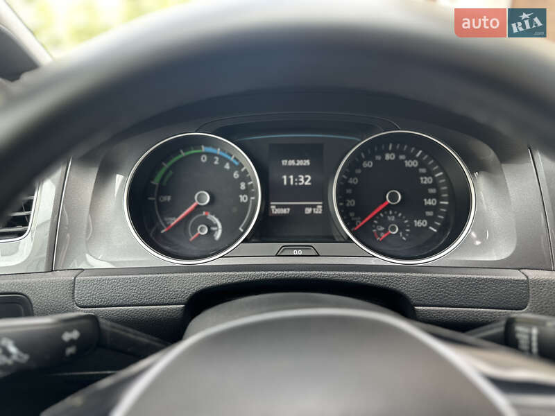 Volkswagen e-Golf 2015