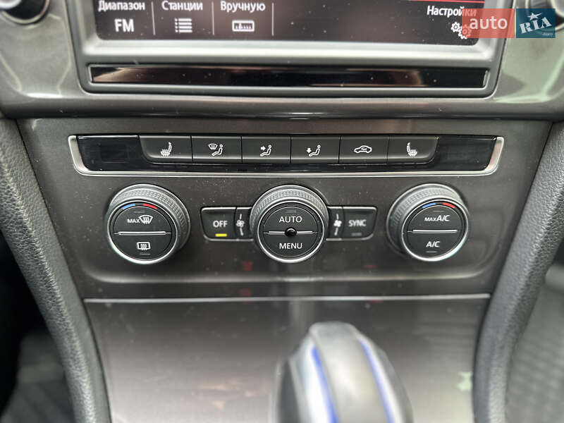 Volkswagen e-Golf 2015