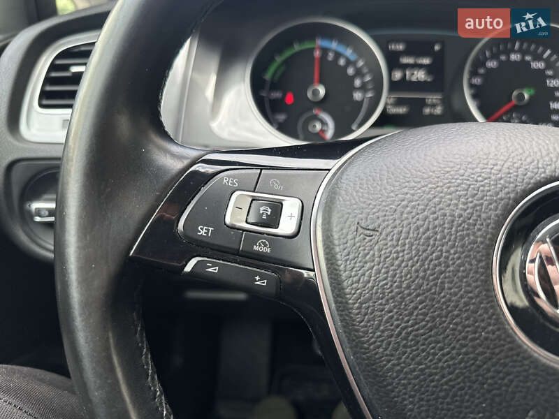 Volkswagen e-Golf 2015