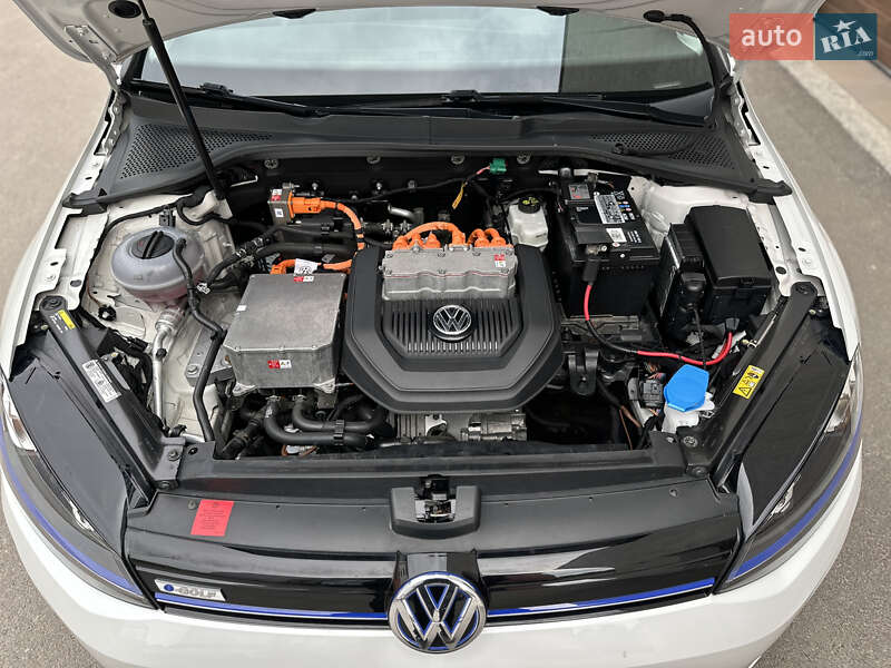 Volkswagen e-Golf 2015