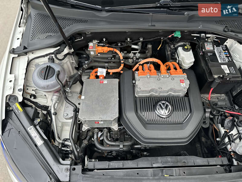 Volkswagen e-Golf 2015