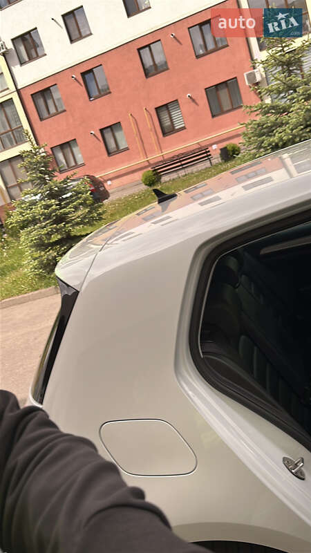 Volkswagen e-Golf 2015