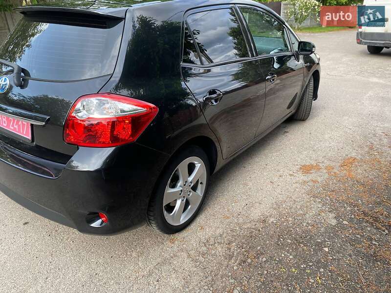 Toyota Auris 2011