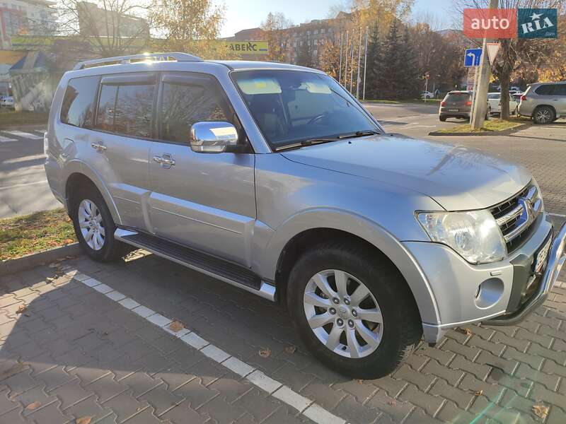 Mitsubishi Pajero Wagon 2011