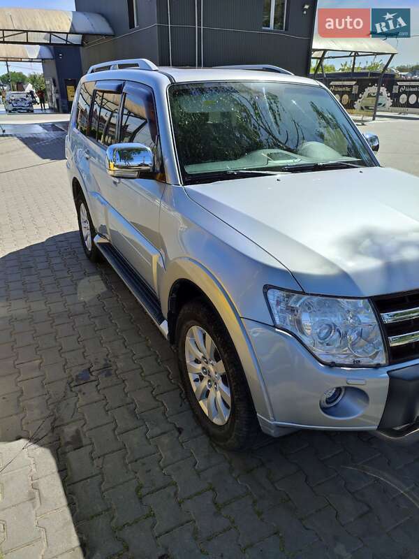 Mitsubishi Pajero Wagon 2011