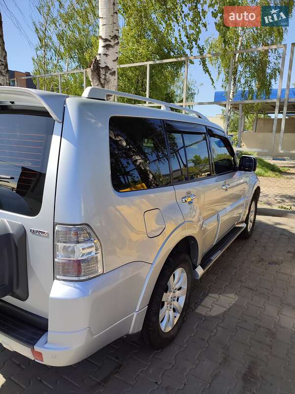 Mitsubishi Pajero Wagon 2011