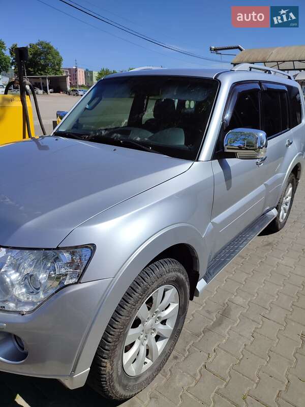 Mitsubishi Pajero Wagon 2011