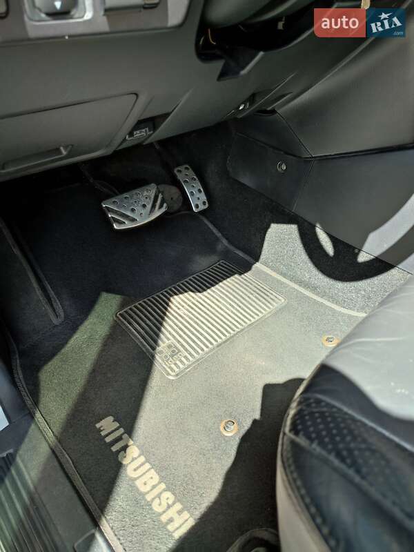 Mitsubishi Pajero Wagon 2011