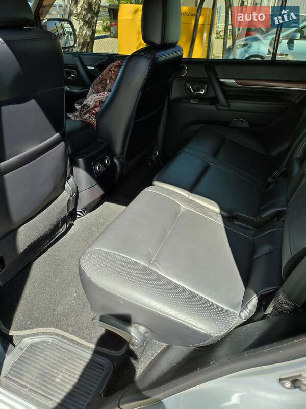 Mitsubishi Pajero Wagon 2011