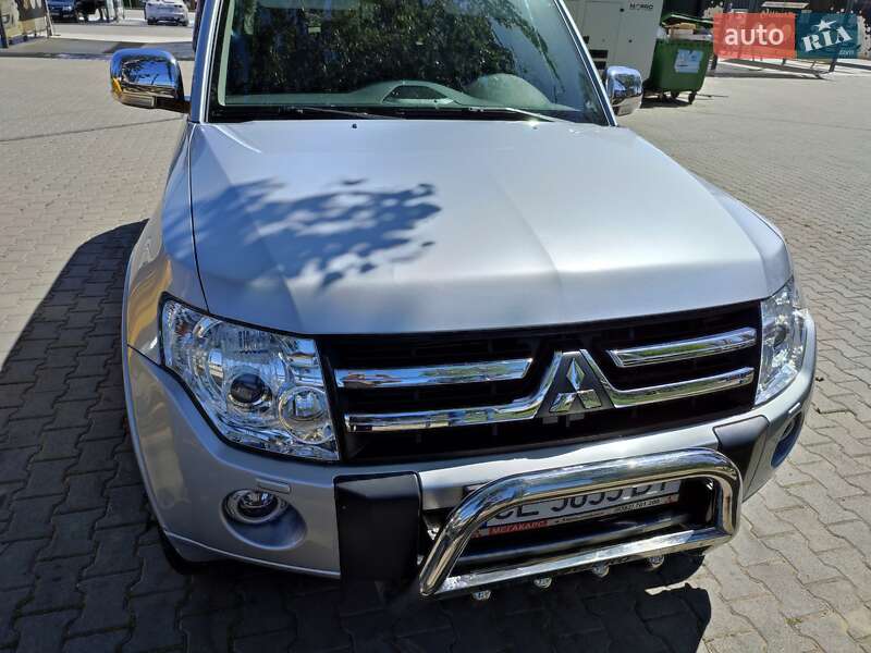 Mitsubishi Pajero Wagon 2011