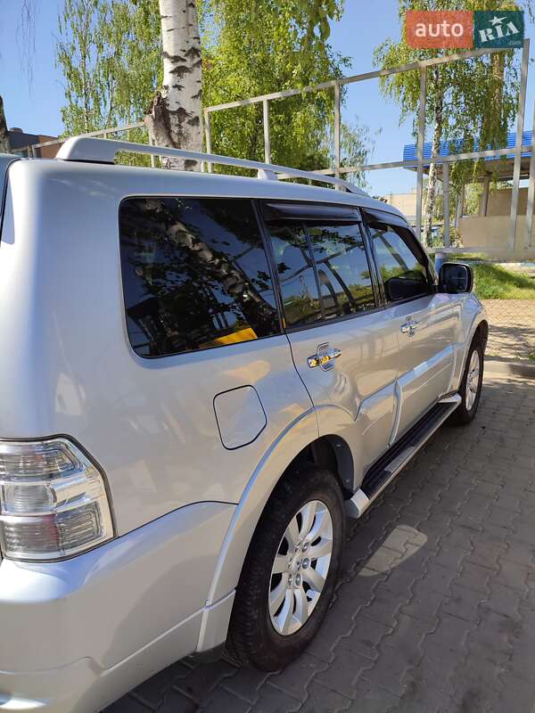 Mitsubishi Pajero Wagon 2011