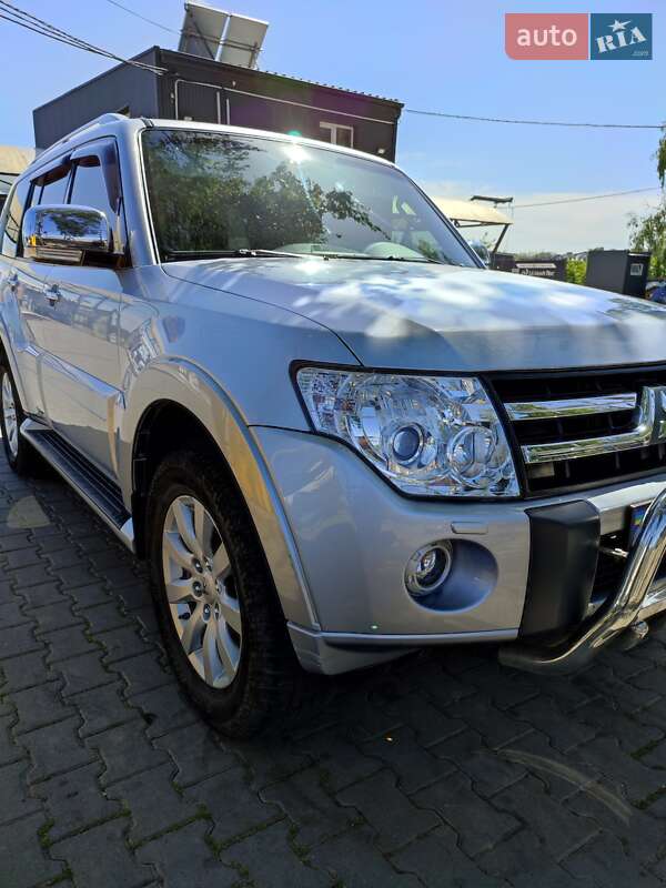 Mitsubishi Pajero Wagon 2011