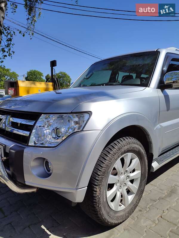 Mitsubishi Pajero Wagon 2011
