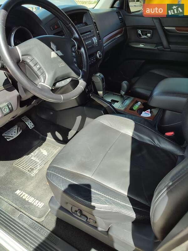 Mitsubishi Pajero Wagon 2011