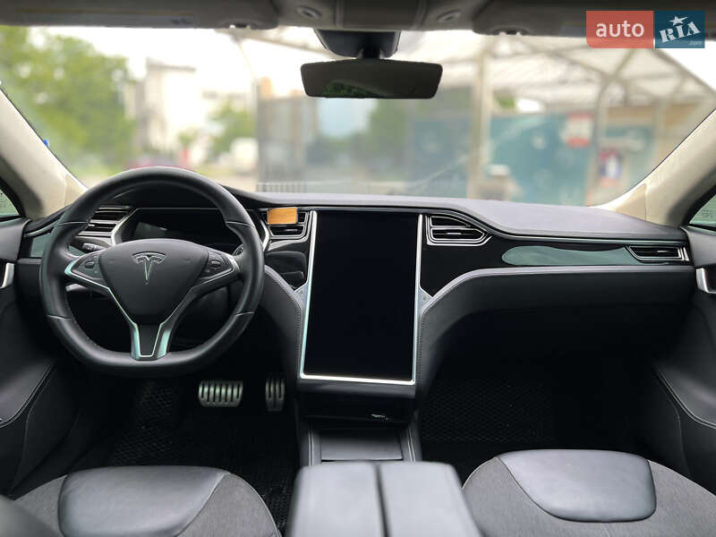 Tesla Model S 2014