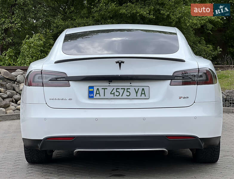 Tesla Model S 2014