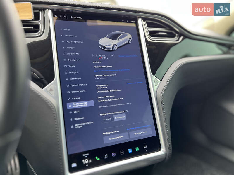 Tesla Model S 2014