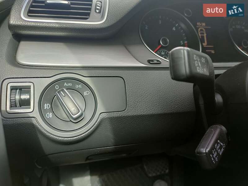 Volkswagen Passat 2011