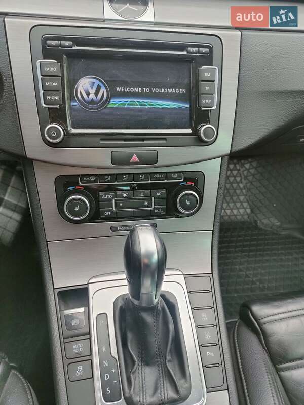 Volkswagen Passat 2011