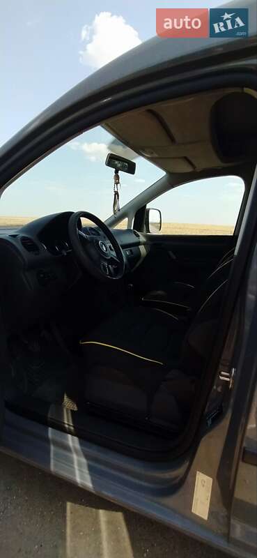 Volkswagen Caddy 2011