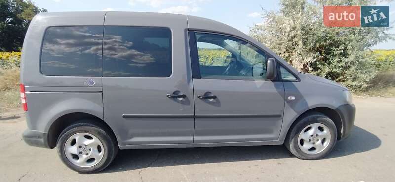 Volkswagen Caddy 2011