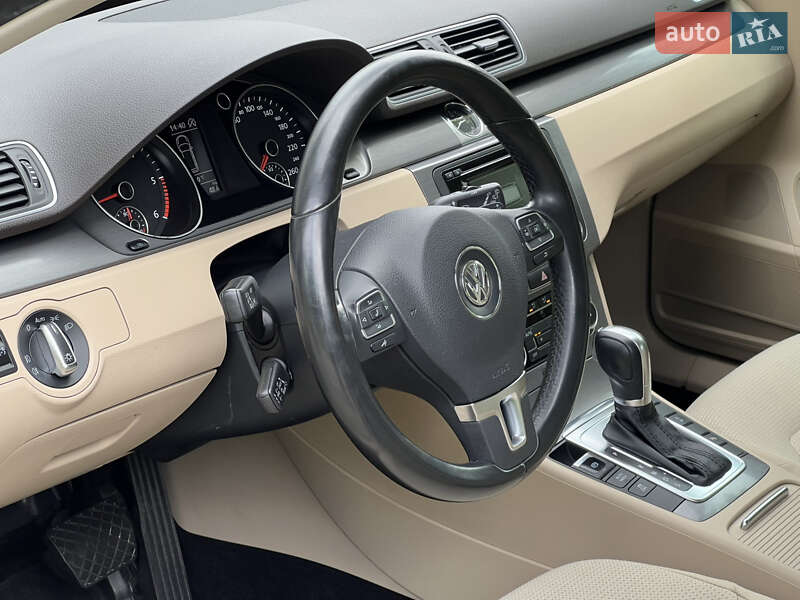 Volkswagen Passat 2011