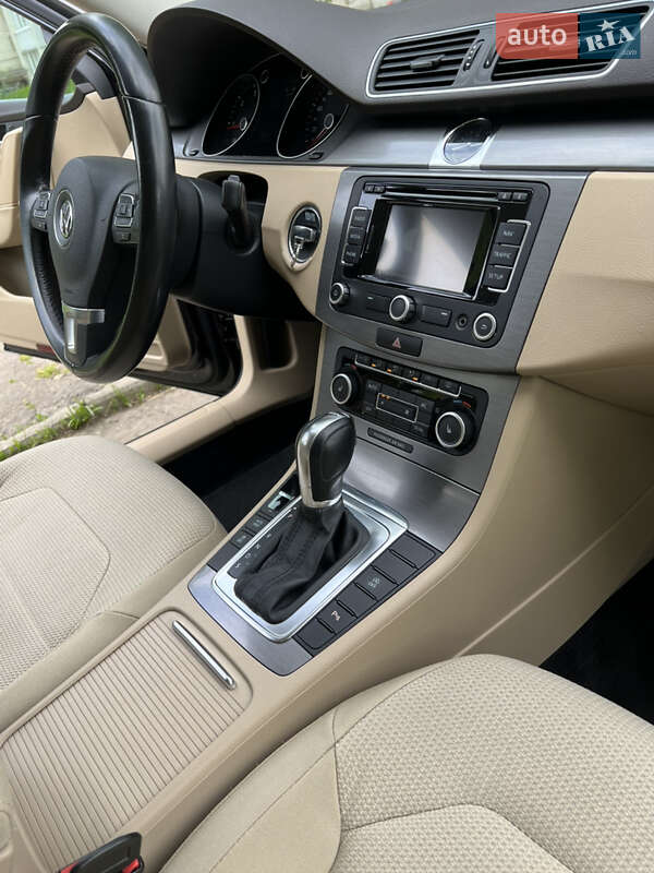 Volkswagen Passat 2011