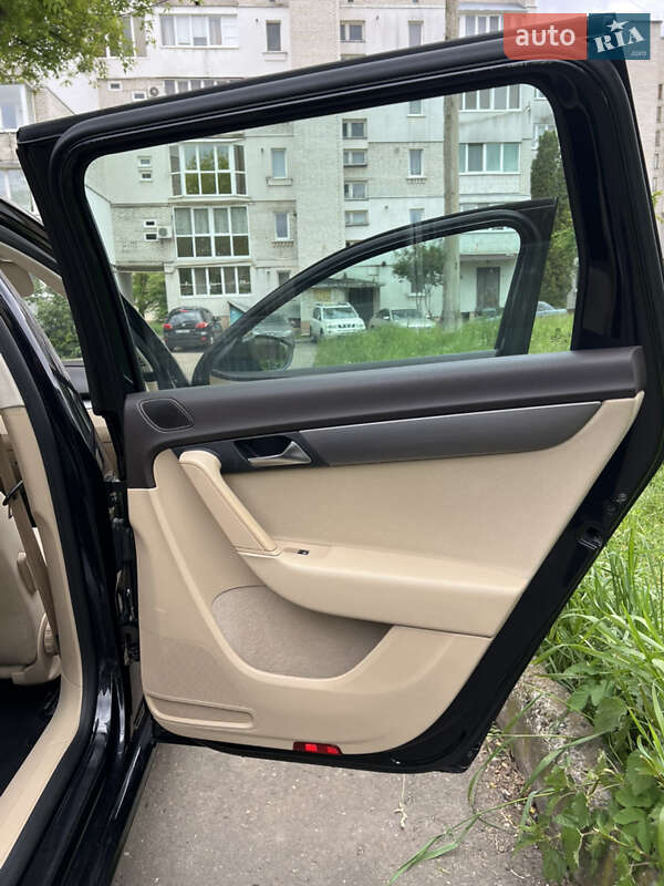 Volkswagen Passat 2011