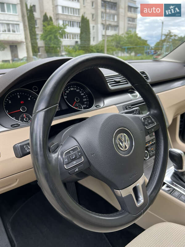 Volkswagen Passat 2011