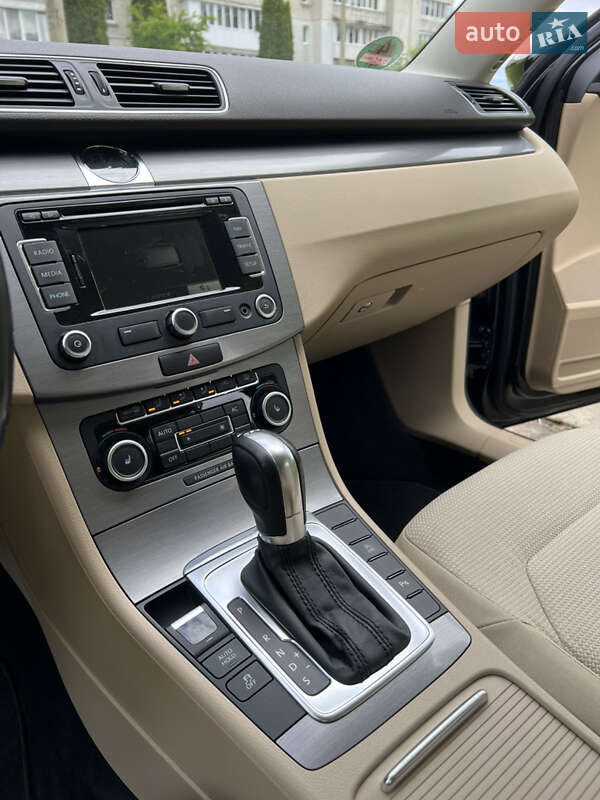 Volkswagen Passat 2011