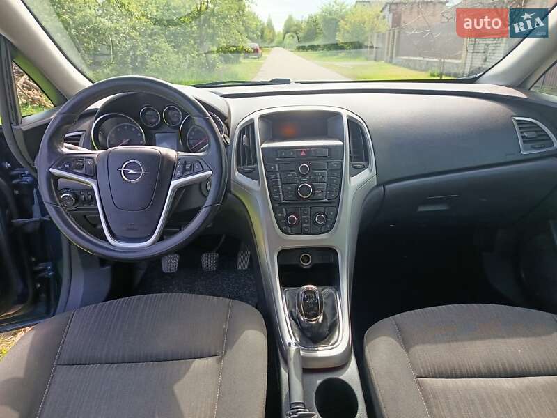 Opel Astra 2011