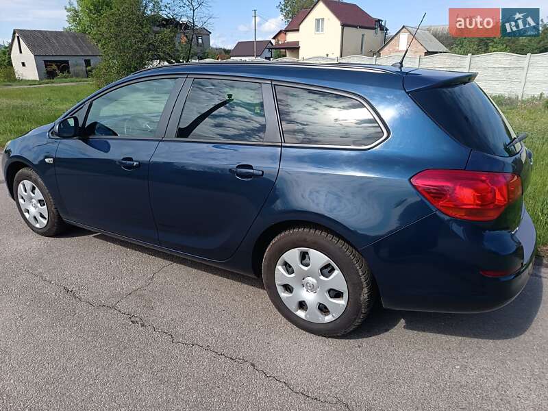 Opel Astra 2011