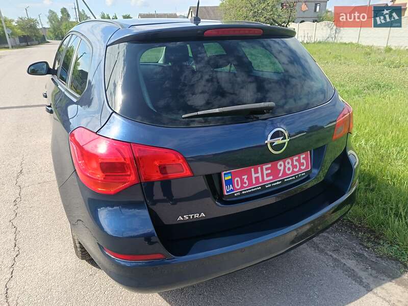 Opel Astra 2011