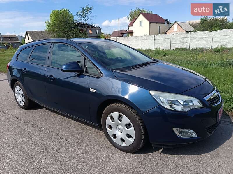 Opel Astra 2011