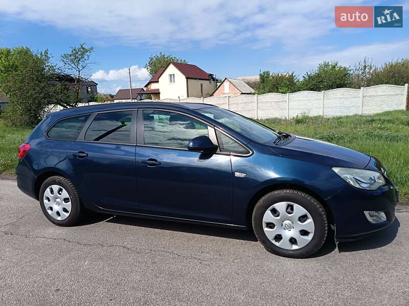 Opel Astra 2011