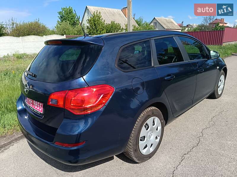 Opel Astra 2011