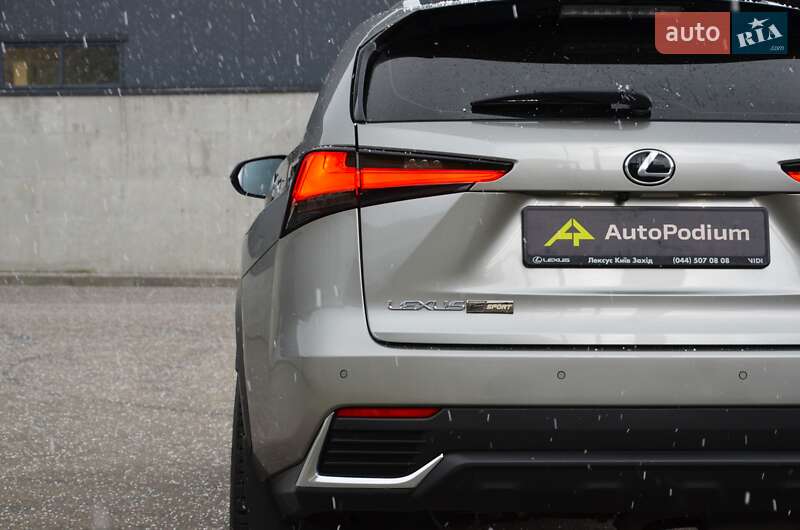 Lexus-16