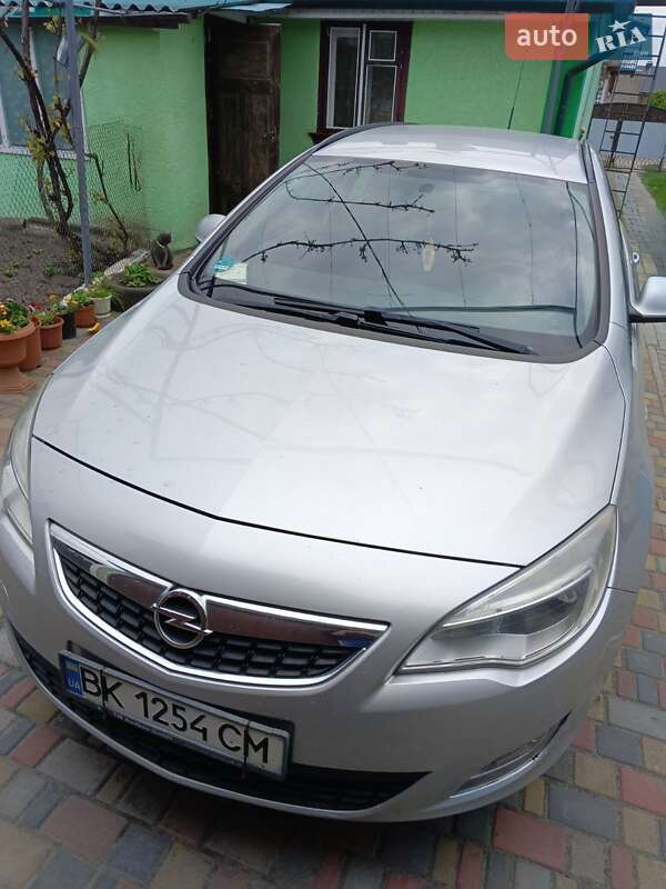 Opel Astra 2012