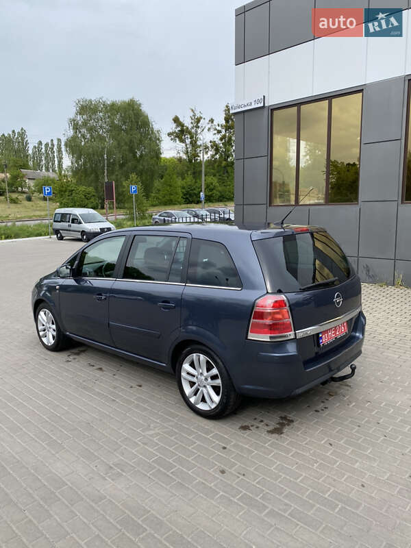 Opel Zafira 2011
