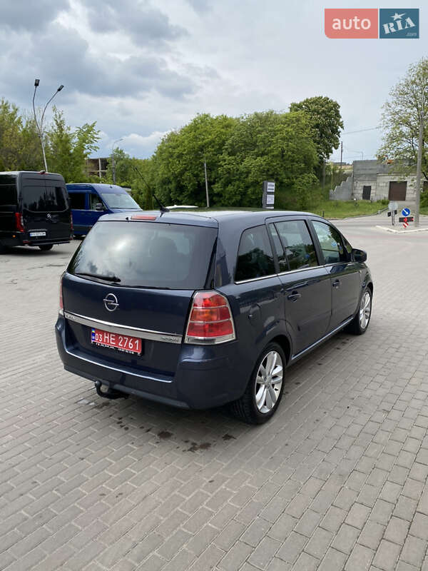 Opel Zafira 2011
