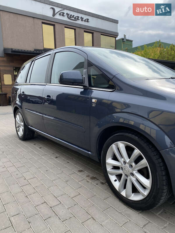 Opel Zafira 2011