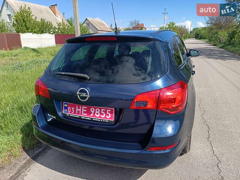 Opel Astra 2011