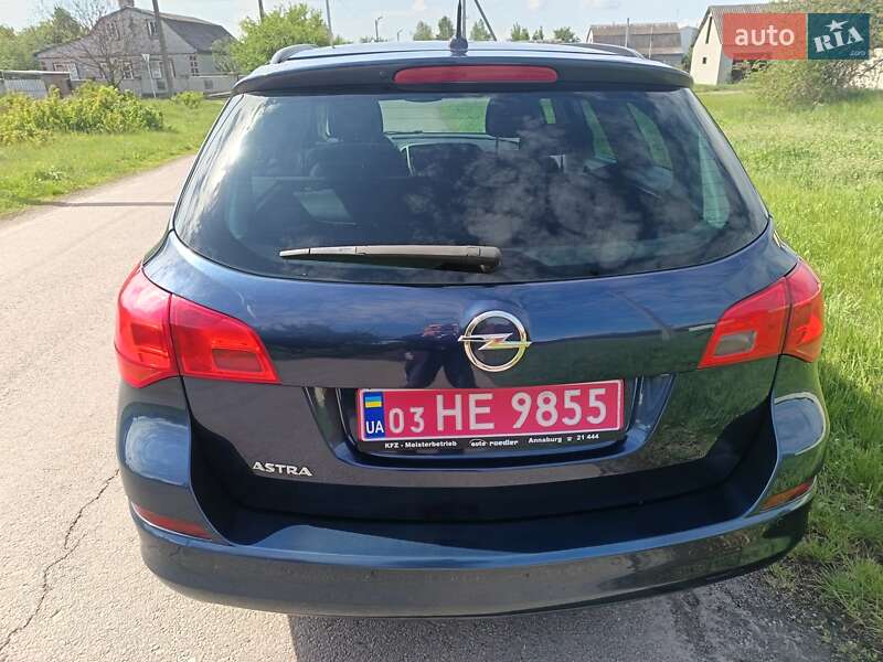 Opel Astra 2011