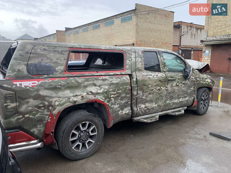 Toyota Tundra 2015