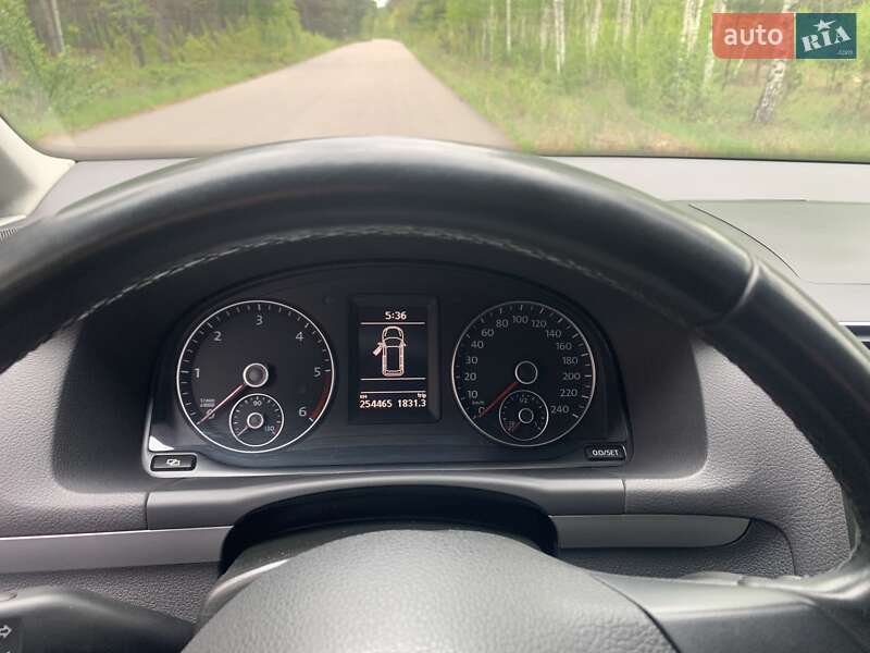 Volkswagen Touran 2011